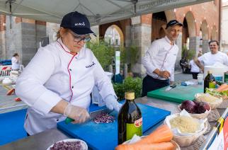 Ristorazione scolastica - preparazione risotto